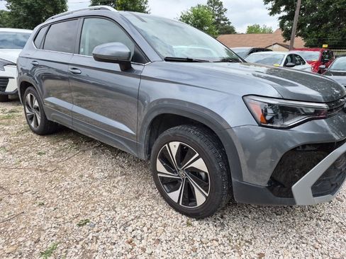 Used 2025 Volkswagen Taos SE AWD/4WD image 4