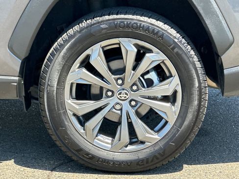 Used 2022 Toyota RAV4 Limited AWD/4WD image 31