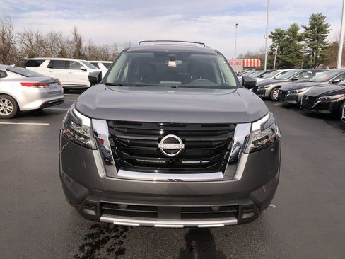 New 2025 Nissan Pathfinder SL image 16