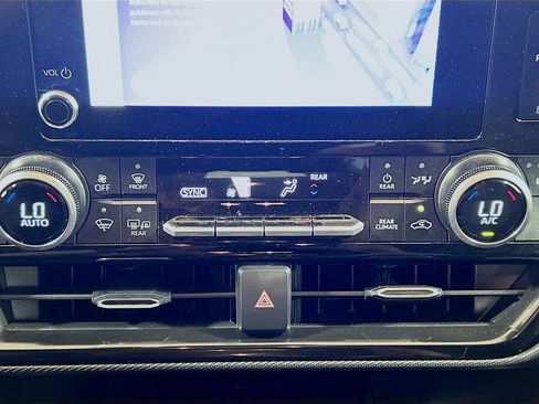 Used 2025 Toyota Highlander XSE AWD/4WD image 13