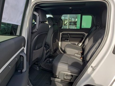 New 2026 Land Rover Defender 130 X-Dynamic SE image 11