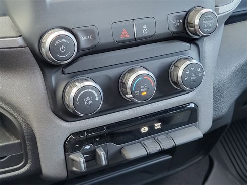 Used 2024 RAM 2500 Tradesman w/ Chrome Appearance Group image 18