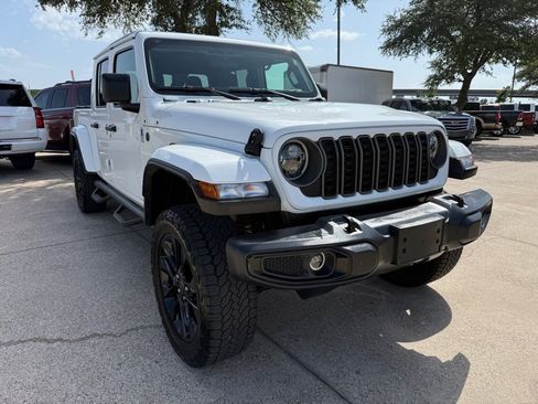 Used 2025 Jeep Gladiator Sport AWD/4WD image 1