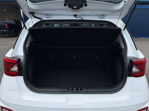 Used 2025 Hyundai Venue SEL FWD image 22