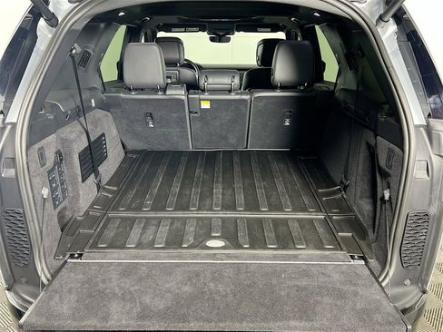Certified 2024 Land Rover Discovery Dynamic SE image 28