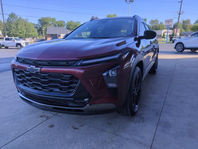 Used 2024 Chevrolet Trax ACTIV w/ Sunroof Package FWD image 2