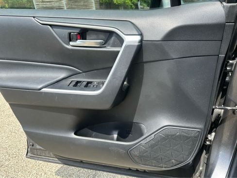Used 2021 Toyota RAV4 XLE w/ Convenience Package AWD/4WD image 19