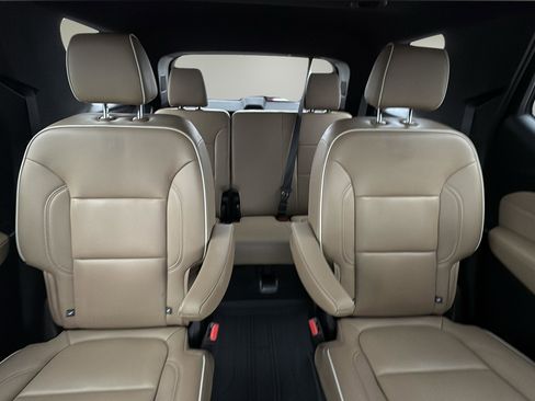 Used 2023 Chevrolet Traverse Premier image 22