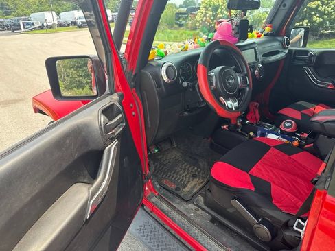 Used 2015 Jeep Wrangler Sport AWD/4WD image 5