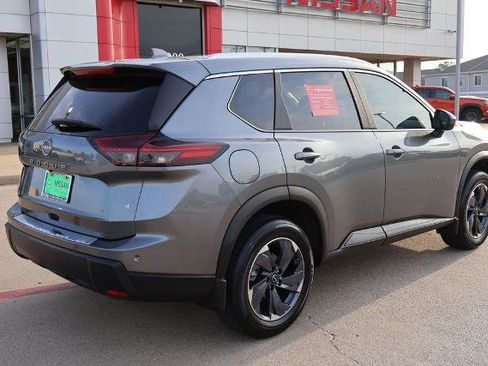Certified 2026 Nissan Rogue SV w/ SV Premium Package FWD image 6