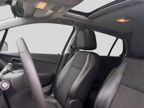 Used 2019 Chevrolet Trax LT w/ Sun & Sound Package FWD image 17