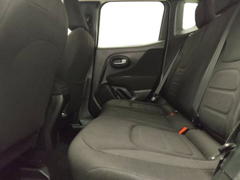 Used 2020 Jeep Renegade Latitude w/ Cold Weather Group image 18