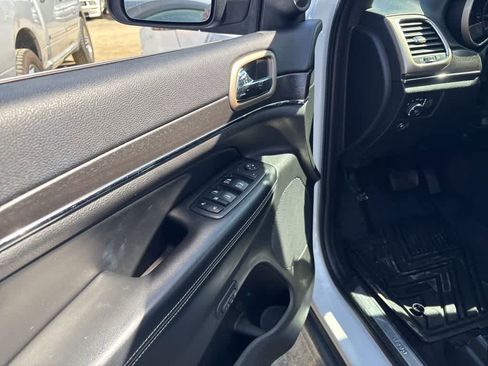 Certified 2017 Jeep Grand Cherokee Limited image 11