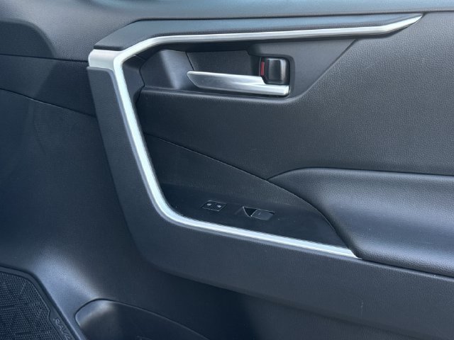 Used 2025 Toyota RAV4 XLE FWD image 28