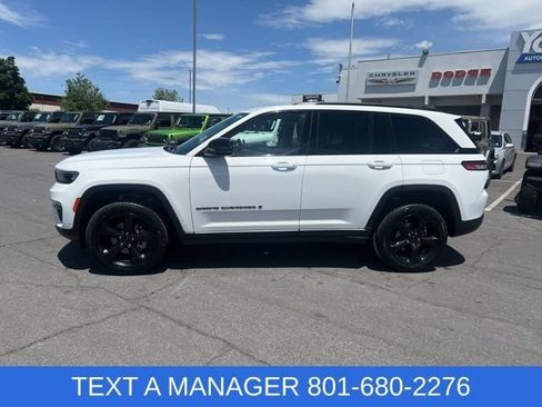 Used 2023 Jeep Grand Cherokee Limited w/ Luxury Tech Group II AWD/4WD image 2