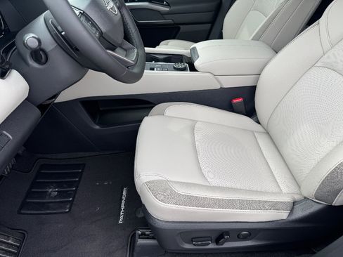 New 2026 Nissan Pathfinder SL w/ SL Premium Package AWD/4WD image 17
