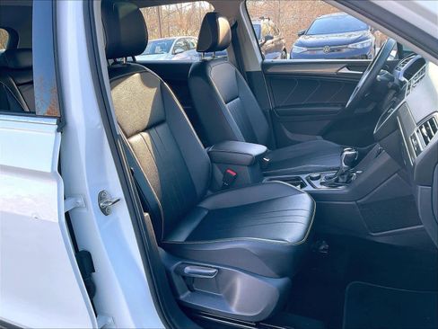 Certified 2023 Volkswagen Tiguan SE image 11