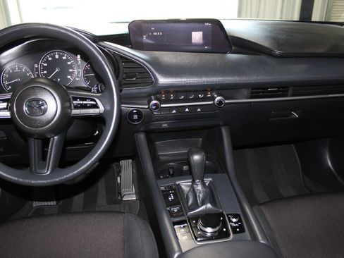 Used 2020 MAZDA MAZDA3 Sedan FWD image 15