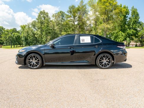 Used 2024 Toyota Camry SE w/ Cold Weather Package FWD image 8