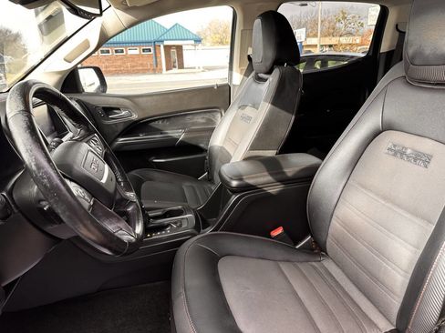 Used 2015 GMC Canyon SLE w/ All-Terrain Package image 10