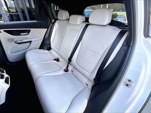 Used 2025 Mercedes-Benz GLC 300 image 20