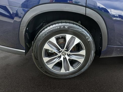 Used 2023 Toyota Highlander XLE FWD image 37