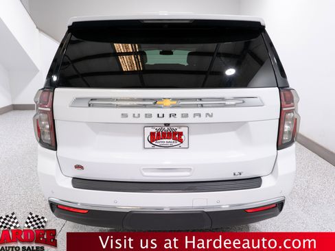 Used 2024 Chevrolet Suburban LT image 4