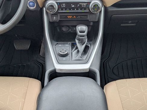 Used 2022 Toyota RAV4 XLE image 18