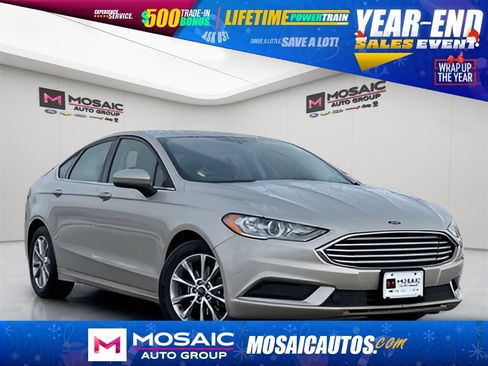 Used 2017 Ford Fusion SE w/ Fusion SE Technology Package image 1