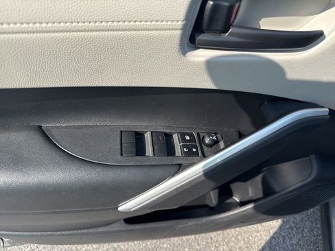 Used 2024 Toyota Corolla Cross L image 14