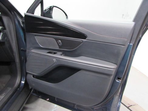 Used 2024 Lincoln Nautilus Reserve w/ Jet Appearance Package (87T) AWD/4WD image 16