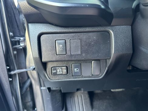 Used 2020 Toyota Tacoma SR5 image 28