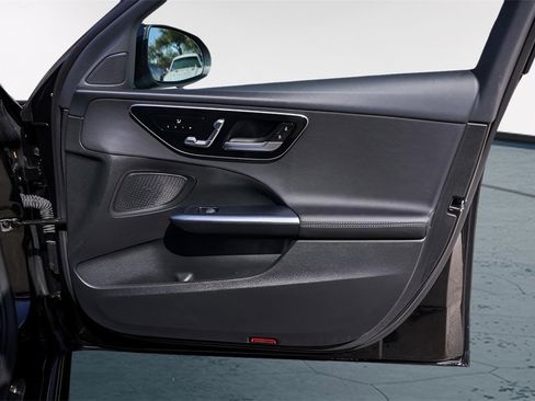 Used 2025 Mercedes-Benz C 300 Sedan image 31