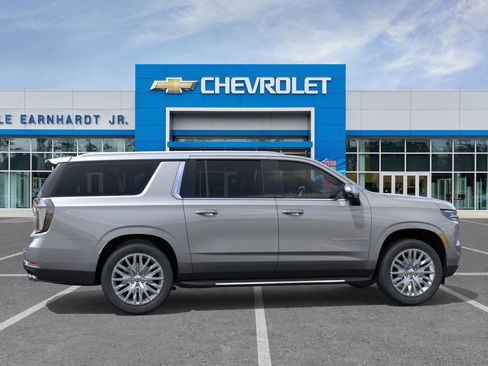 New 2026 Chevrolet Suburban Premier image 7