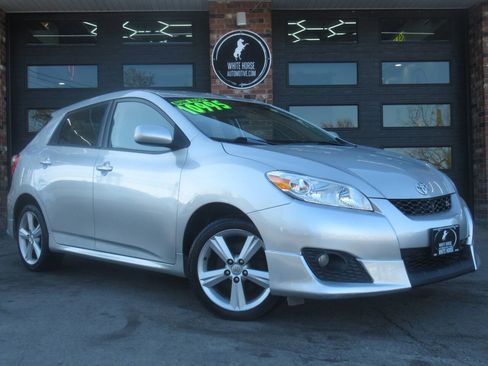 Used 2010 Toyota Matrix S AWD/4WD image 2