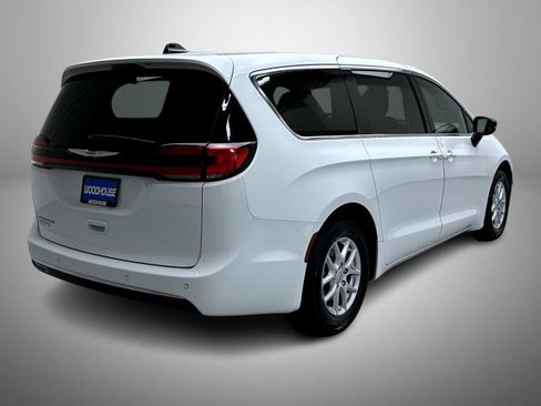 Used 2025 Chrysler Pacifica Select FWD image 5