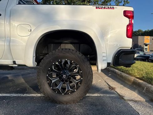 Used 2025 Chevrolet Silverado 1500 LT Trail Boss w/ Convenience Package II AWD/4WD image 13