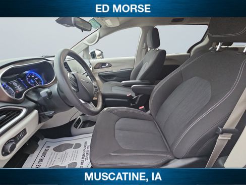 Used 2024 Chrysler Voyager LX image 13