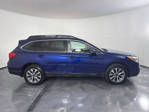 Used 2016 Subaru Outback 2.5i Limited AWD/4WD image 4