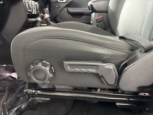 Used 2021 Jeep Wrangler Unlimited Sport image 14