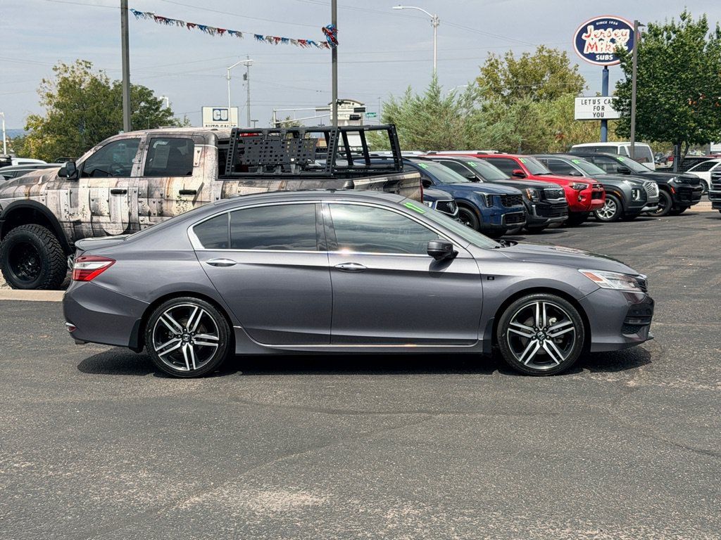 Used 2017 Honda Accord Touring image 3