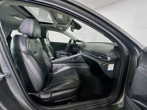 Used 2025 Hyundai Elantra Limited image 31