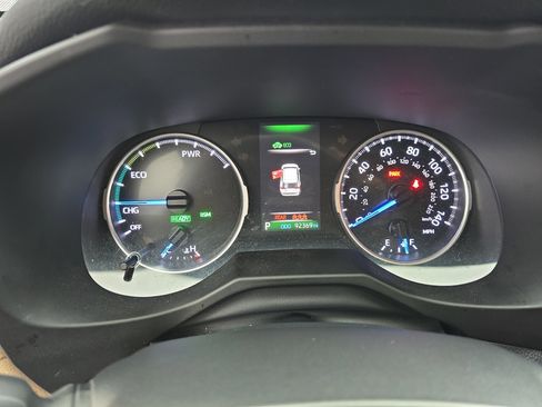 Used 2019 Toyota RAV4 XLE image 18