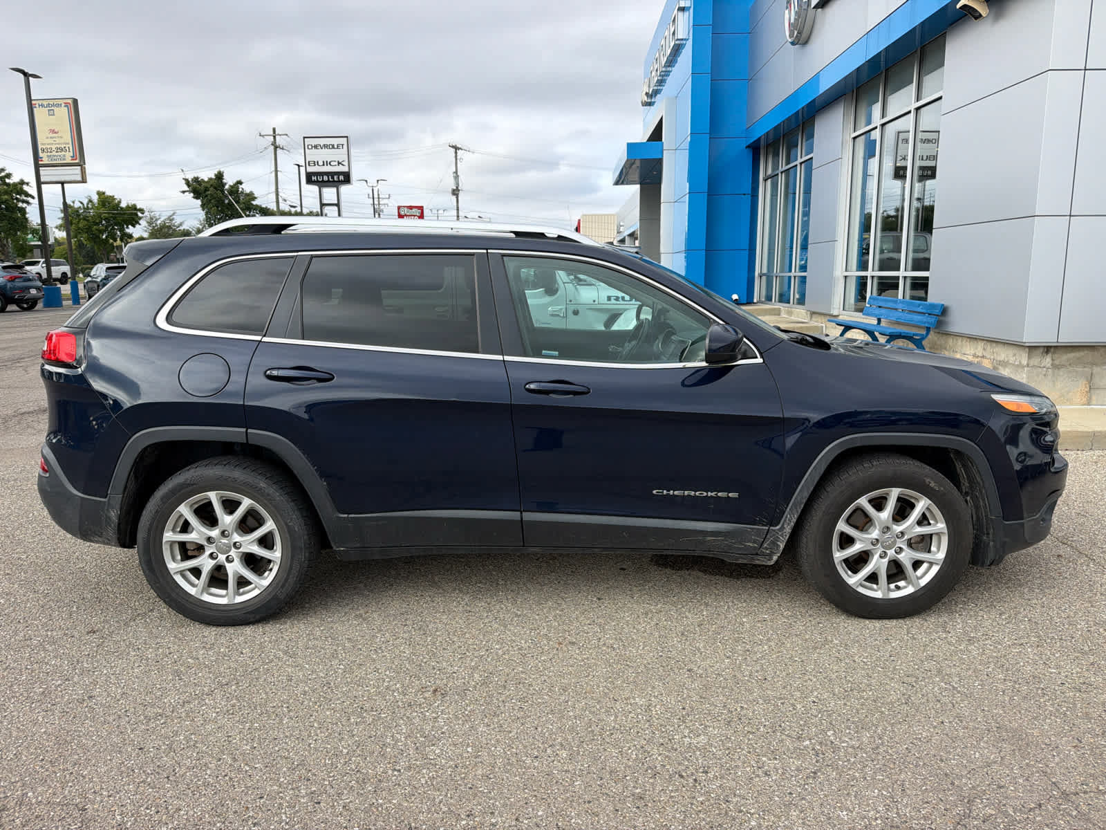 Used 2014 Jeep Cherokee Latitude w/ Cold Weather Group FWD image 4