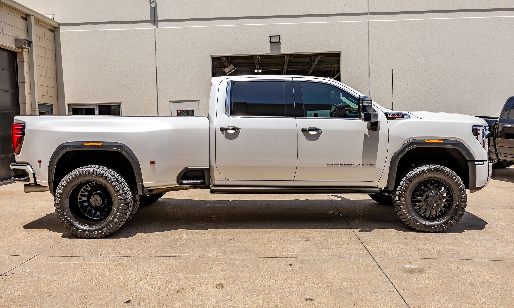 Used 2024 GMC Sierra 3500 Denali w/ Technology Package AWD/4WD image 11