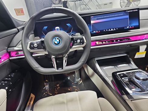 Certified 2025 BMW 750e xDrive image 18