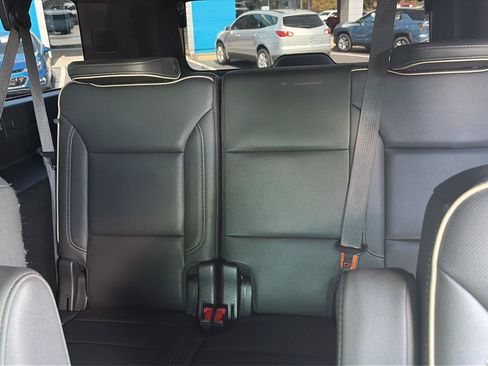 Used 2022 Chevrolet Suburban Premier AWD/4WD image 15