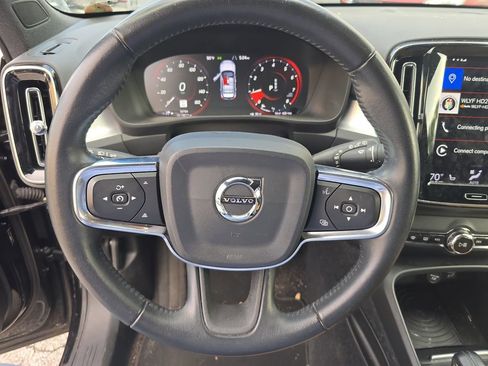 Used 2019 Volvo XC40 T5 Momentum image 22