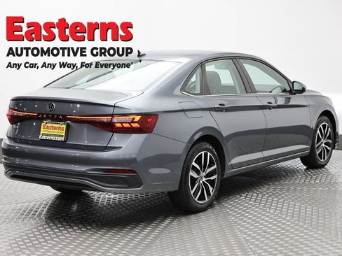 Used 2025 Volkswagen Jetta SE FWD image 5