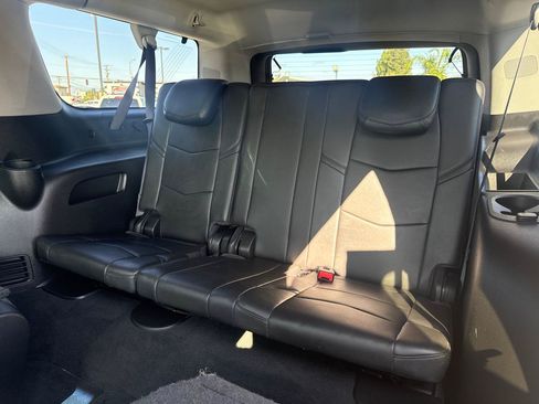Used 2015 Cadillac Escalade ESV Luxury RWD image 15